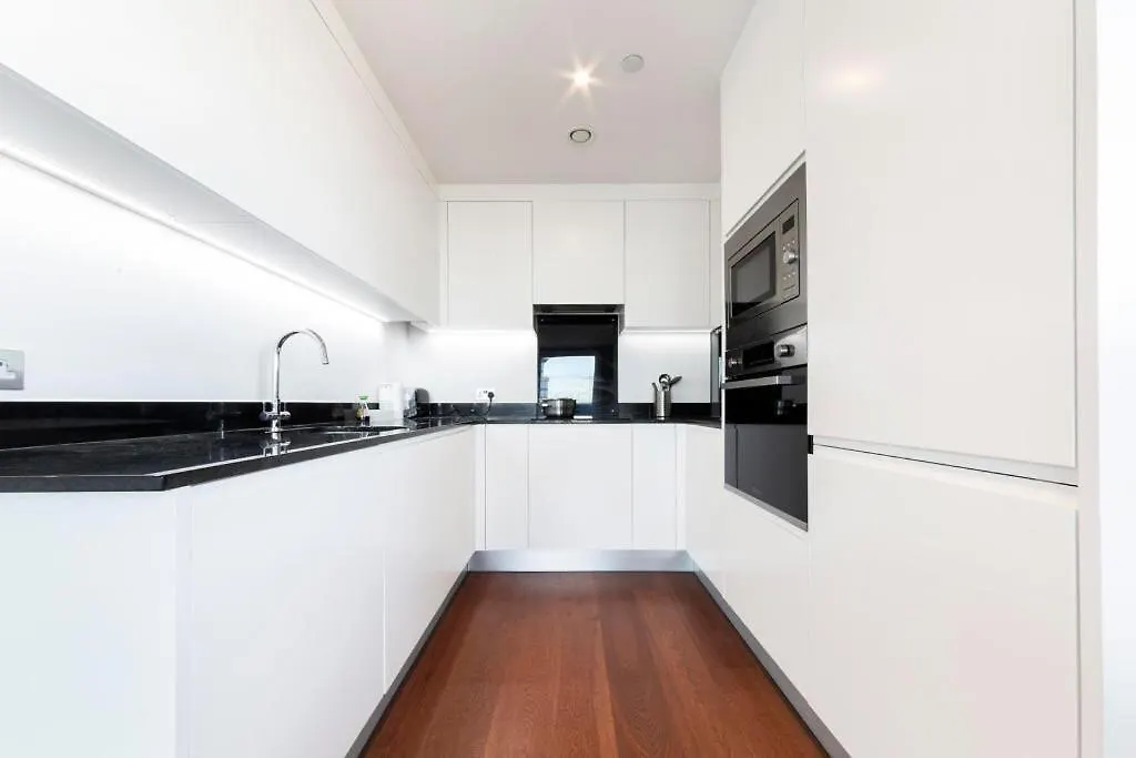 Spacious Flat In London - 5 Mins Walk To Excel
