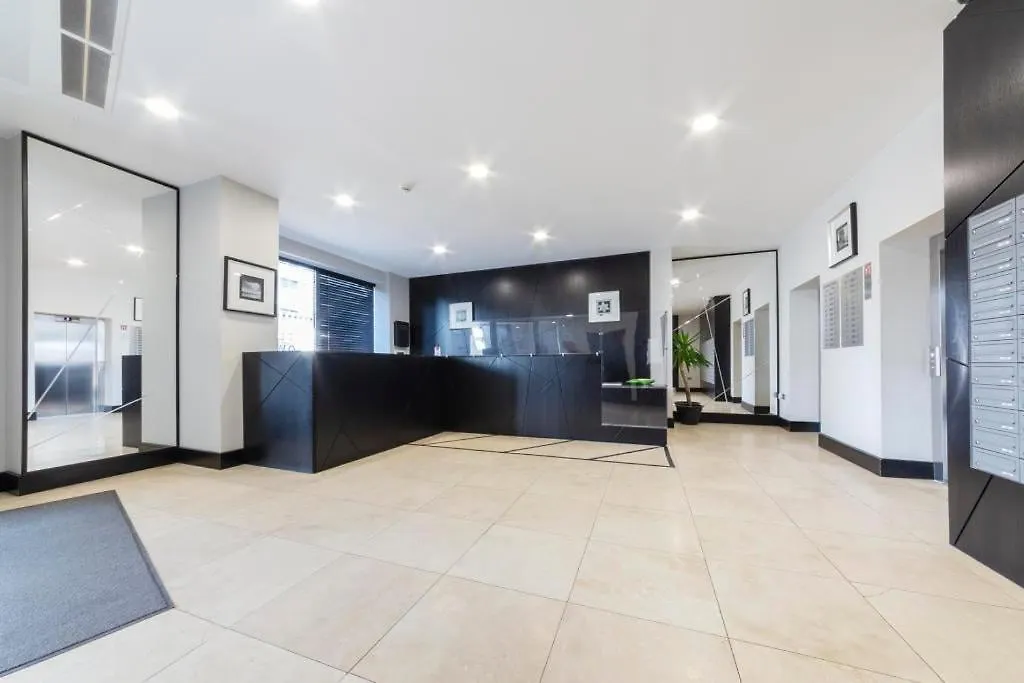 Spacious Flat In London - 5 Mins Walk To Excel