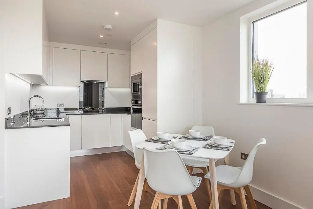 Spacious Flat In London - 5 Mins Walk To Excel 0*,  Velká Británie